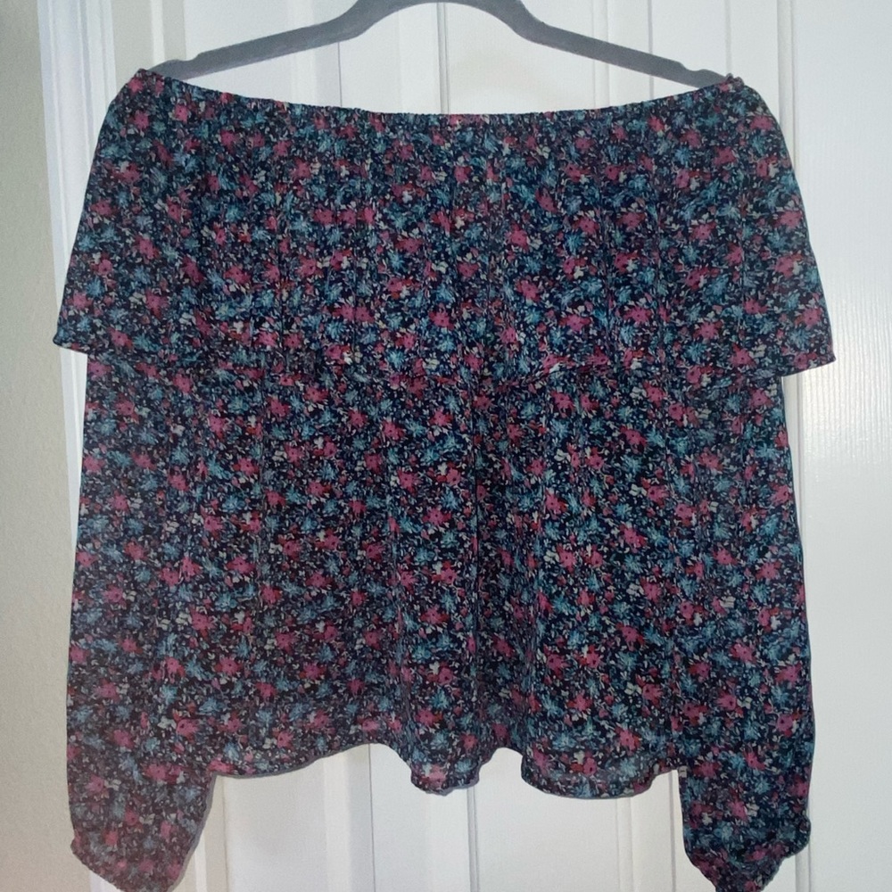 Hollister Small Off the Shoulder Long Sleeve Floral Top